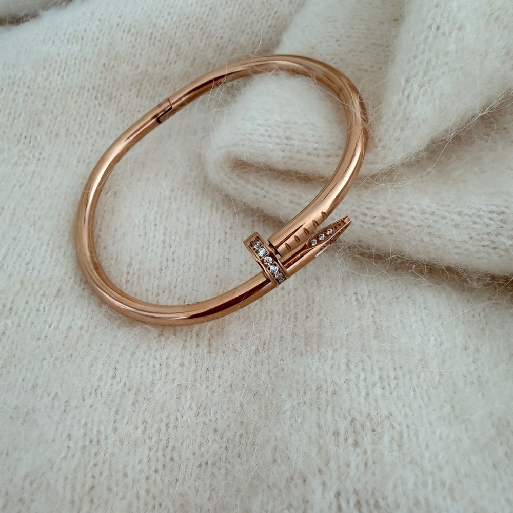 Elegant Rose Gold Bangle Bracelet